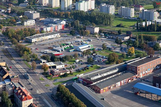 Lotnicze, EU, PL, warm-maz. Elzam - centrum handlowe i dworzec autobusowy przy ul. Grunwaldzkiej w Elblagu.